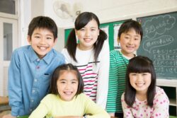MRC矯正で綺麗になった歯の子供達