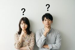 親知らずが痛くなる原因を考える男女