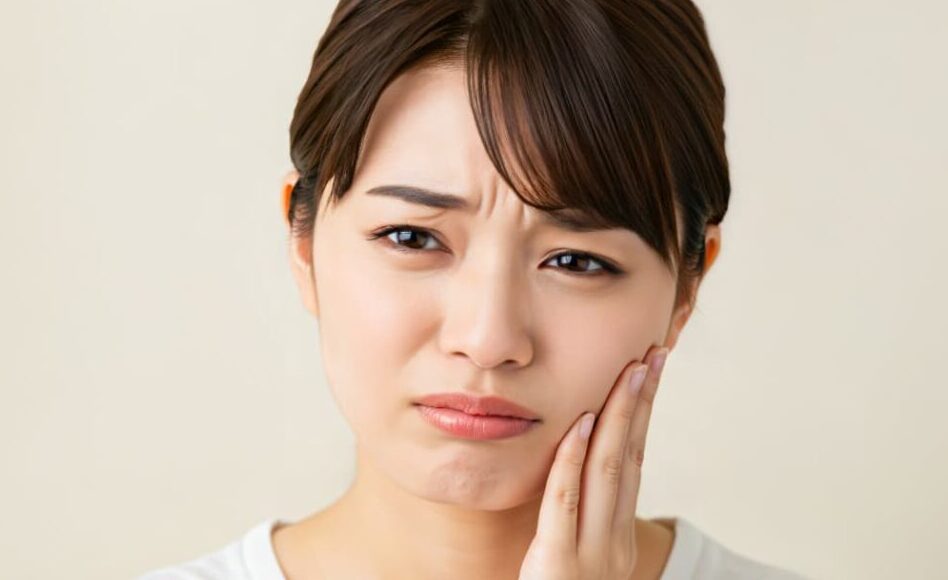 親知らずが痛む女性