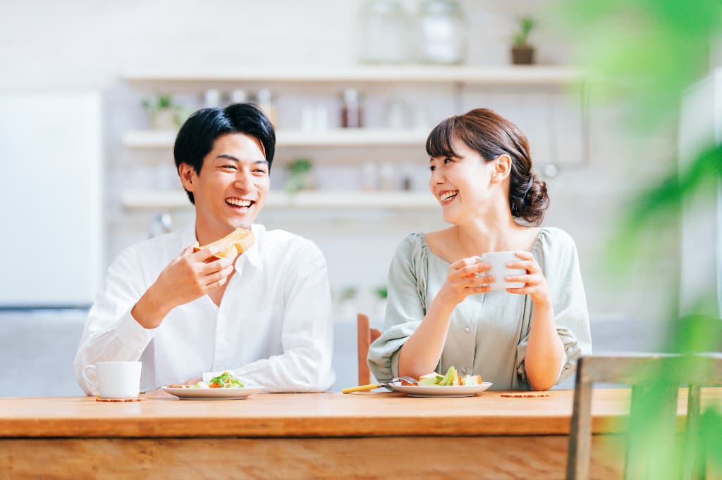 歯を失うのを予防し美味しく食事をいただく夫婦