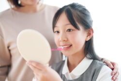 小児矯正を始める際のポイントと家庭でできるサポートの様子