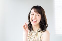 笑顔の女性