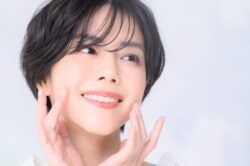 PMTCを受け笑顔を見せる女性